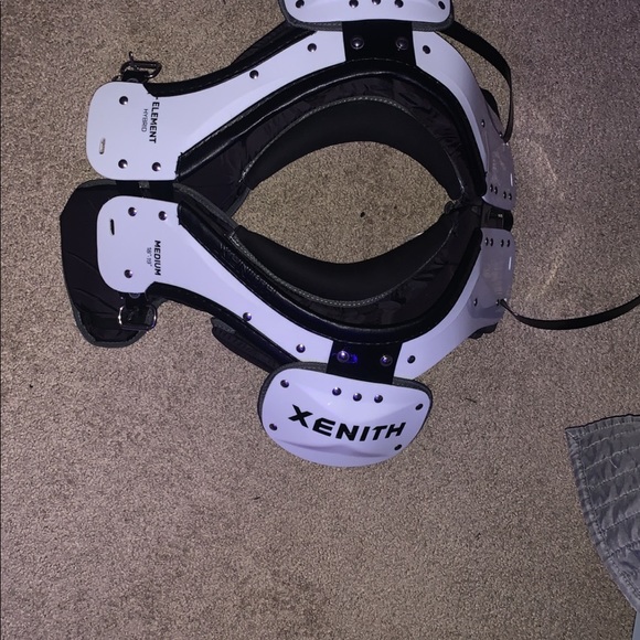 Xenith element hybrid shoulder pads - Picture 4 of 4